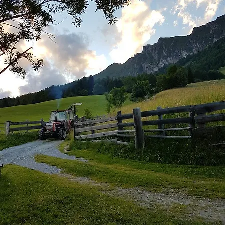 Farm stay Hoferhutte 2 *